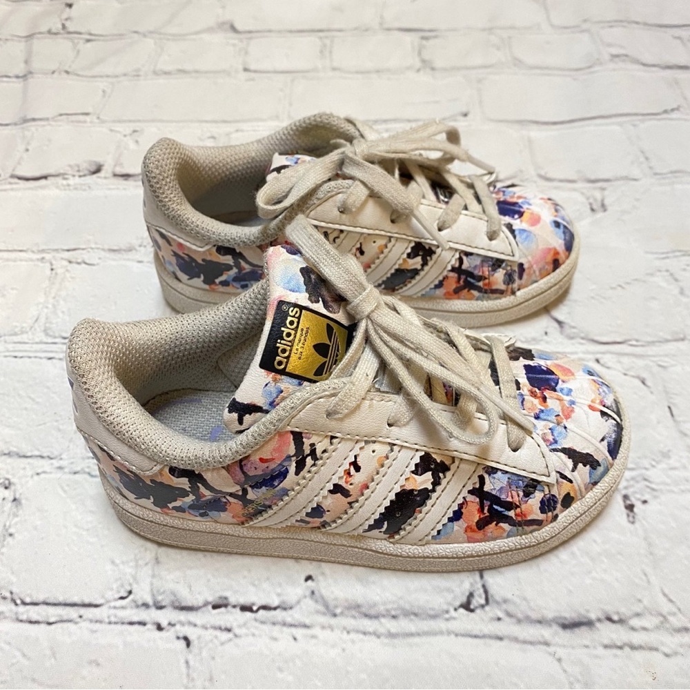 Adidas Sneakers